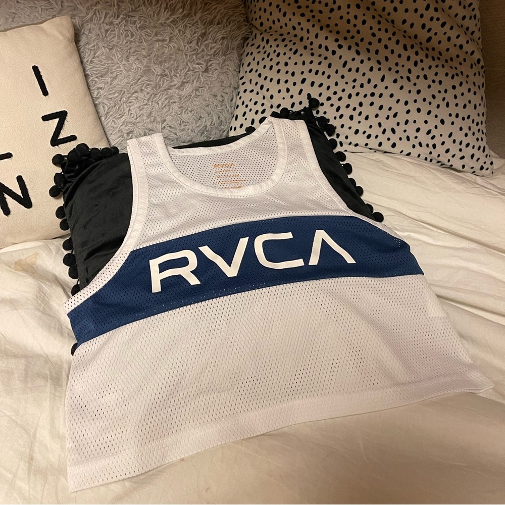 RVCA lightweight athletic workout tank top muscle tee gym